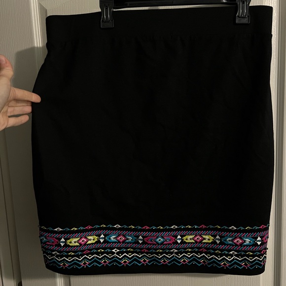 Torrid Embroidered Ponte Mini Skirt Size 1 - Picture 2 of 5